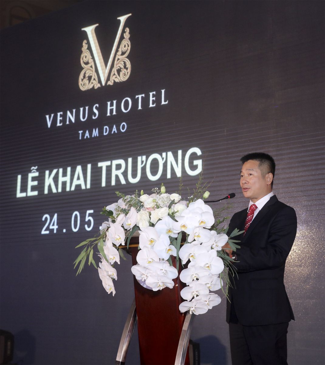 Ông Lê Xuân Trường - Chủ tịch HĐQT, Tổng Giám đốc Công ty Lạc Hồng chia sẻ trong buổi lễ khai trương